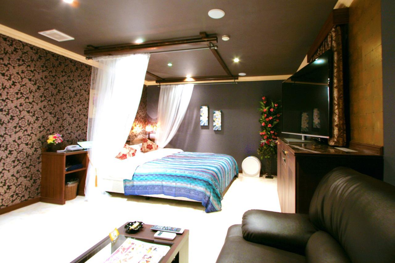 Sari Seki Inter (adults Only)